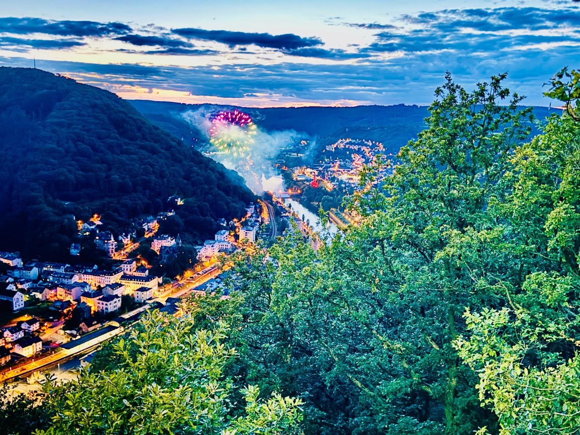 Bookeinfach Bad Ems - Private - Sauna Jacuzzi Whirlpool Swimmingpool Alahna Sup Beachvolleyball Billiards Ping Pong Cinema Theater Music Disco Ball Bbq Und Parkplaetze Ngoại thất bức ảnh