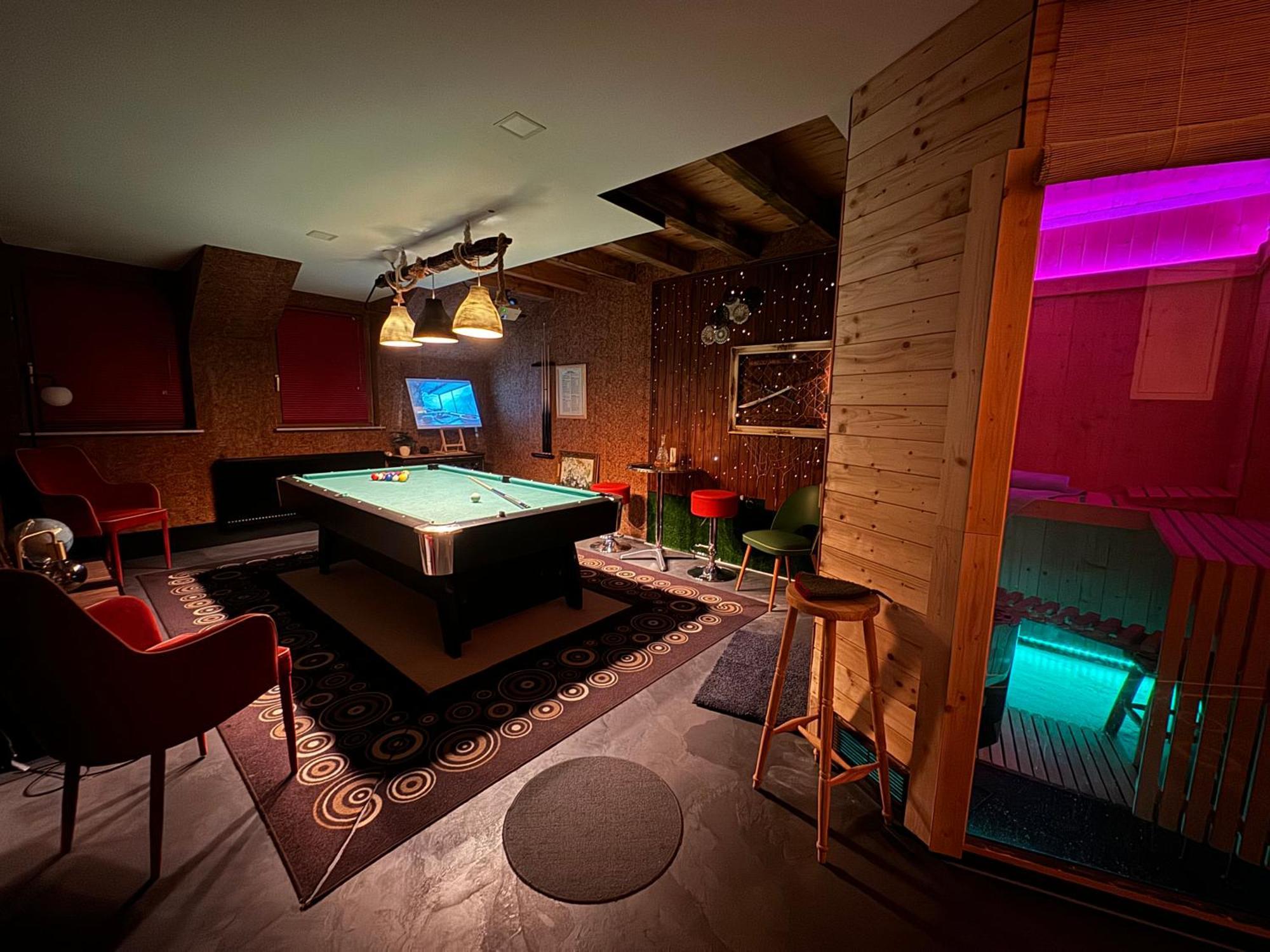 Bookeinfach Bad Ems - Private - Sauna Jacuzzi Whirlpool Swimmingpool Alahna Sup Beachvolleyball Billiards Ping Pong Cinema Theater Music Disco Ball Bbq Und Parkplaetze Ngoại thất bức ảnh