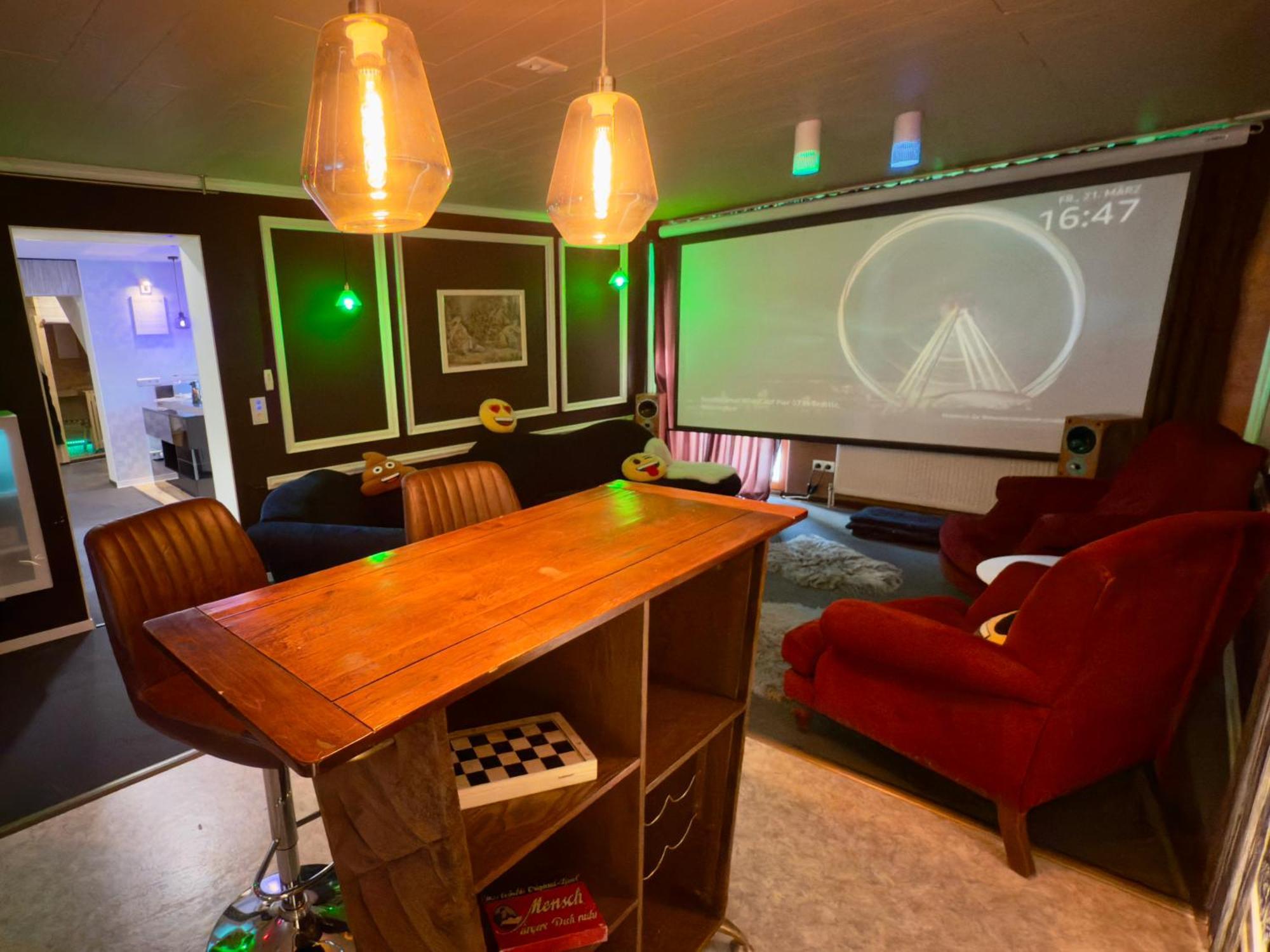 Bookeinfach Bad Ems - Private - Sauna Jacuzzi Whirlpool Swimmingpool Alahna Sup Beachvolleyball Billiards Ping Pong Cinema Theater Music Disco Ball Bbq Und Parkplaetze Phòng bức ảnh